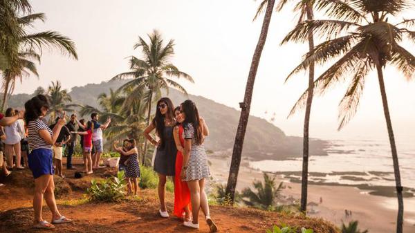 Tips Mengusir Kebosanan Kerja Dengan Traveling